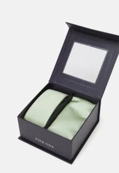 Pier One Set - Lommetørkle - Light Green -Pier One 186418c4632045a49f49be956c5a79e1