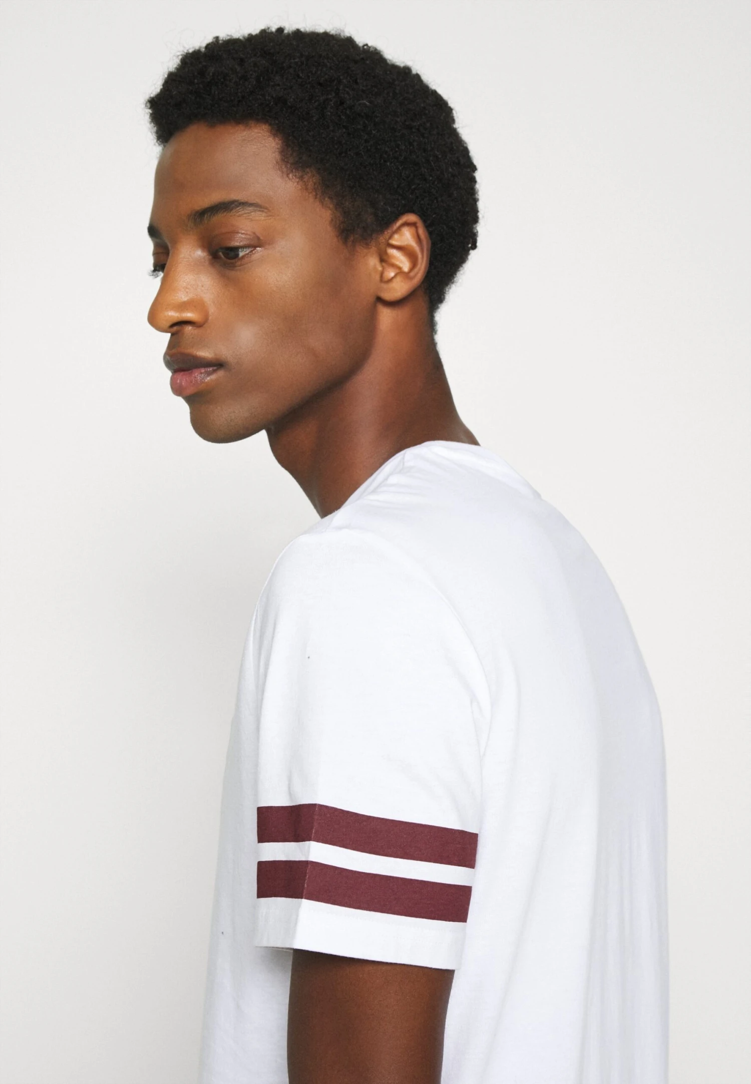 Pier One T-Shirts Med Print - White 8 Pier One T-Shirts Med Print - White - Bilde 6