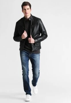 Pier One -Pier One 4c74582ef98a4988b5544b034db7d908