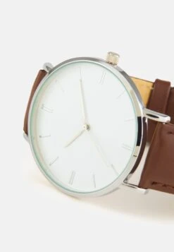 Pier One Unisex - Klokke - Brown -Pier One 4f1c6bbcacda485eb81e287421339e84