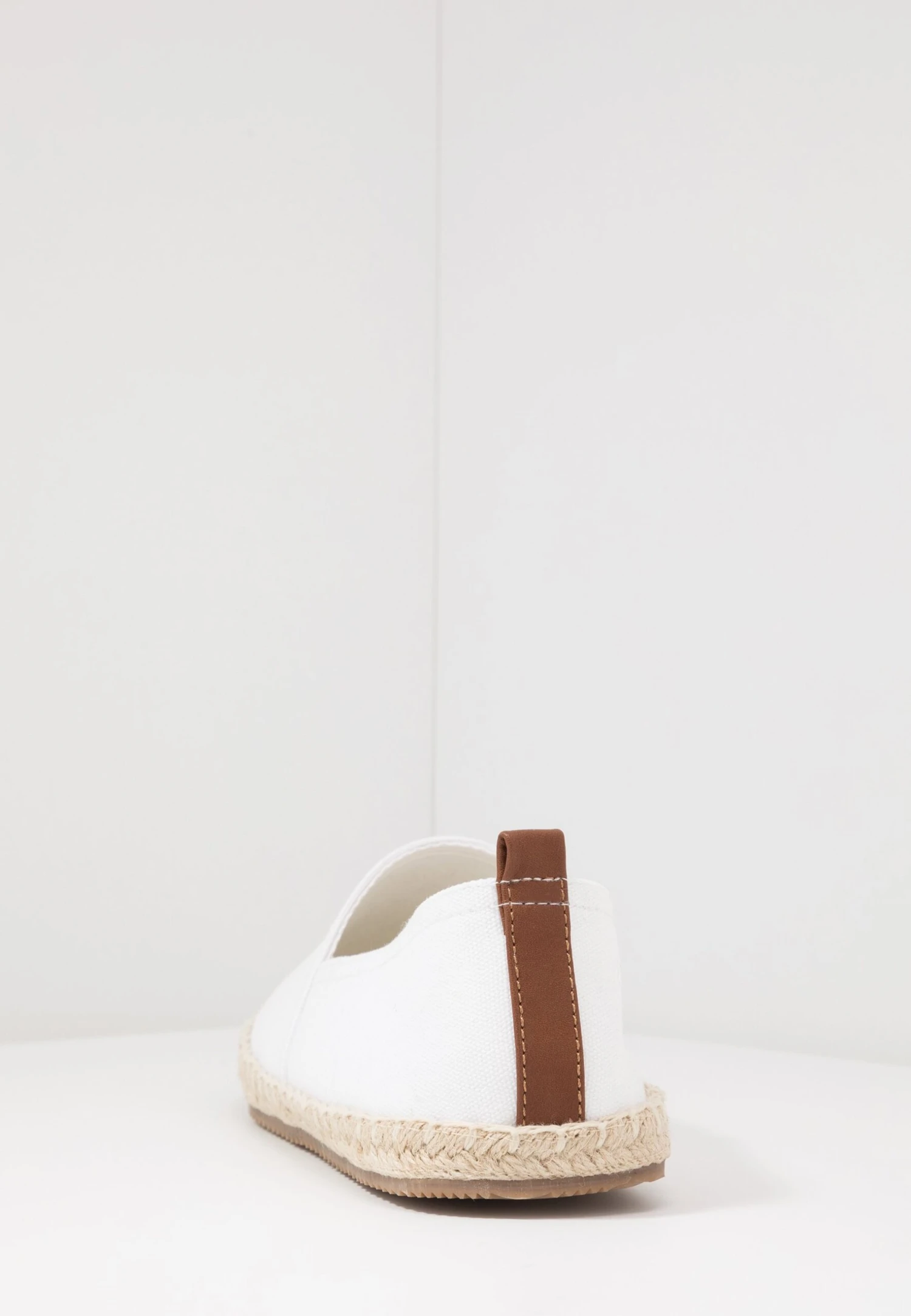 Pier One Rena Espadrille Unisex - Loafers - White 6 Pier One Rena Espadrille Unisex - Loafers - White - Bilde 4