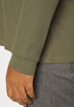 Pier One Topper Langermet - Olive 13 Pier One Topper Langermet - Olive -Pier One 612d7def041345c5919aa60fd72cef62