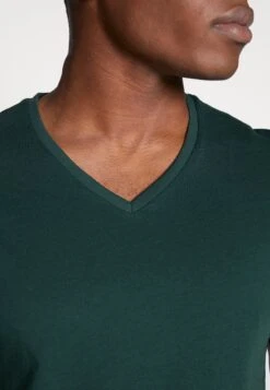 Pier One 3 Pack- T-Shirts - Black, Grey, Green 11 Pier One 3 Pack- T-Shirts - Black, Grey, Green -Pier One 75d8e7abd9c649fe8ff382e42bf08591