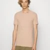 Pier One T-Shirts - Taupe 2 Pier One T-Shirts - Taupe -Pier One 92d1b6f073b4401a84c68aa4854e6525