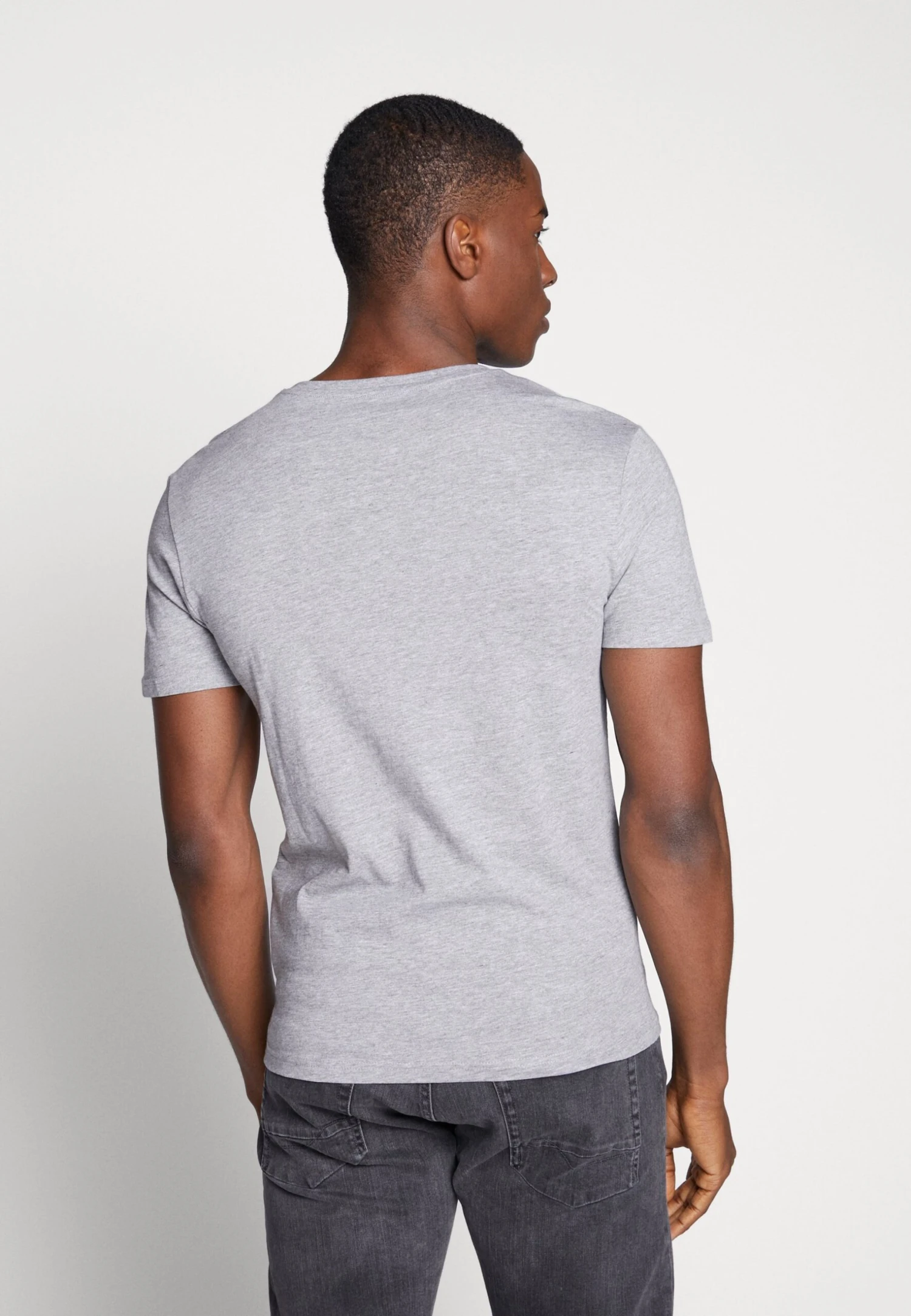 Pier One 3 Pack- T-Shirts - Black, Grey, Green 6 Pier One 3 Pack- T-Shirts - Black, Grey, Green - Bilde 4