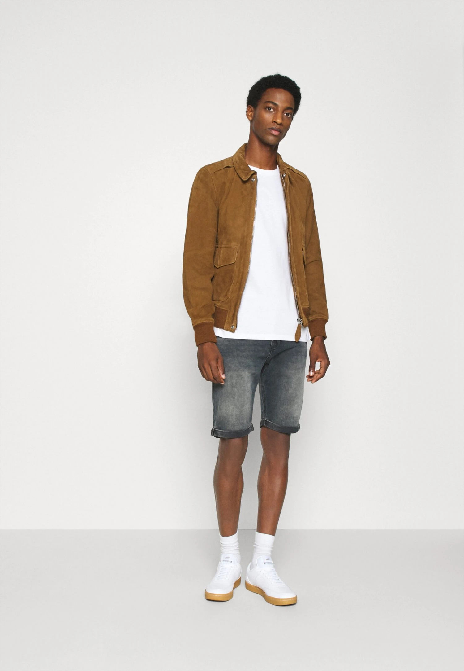 Pier One T-Shirts Med Print - White 4 Pier One T-Shirts Med Print - White - Bilde 2