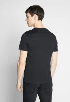 Pier One 3 Pack - T-Shirts - Black/White/Blue 10 Pier One 3 Pack - T-Shirts - Black/White/Blue -Pier One e7497b751f8c4bd498980e2ffe8f6ae0